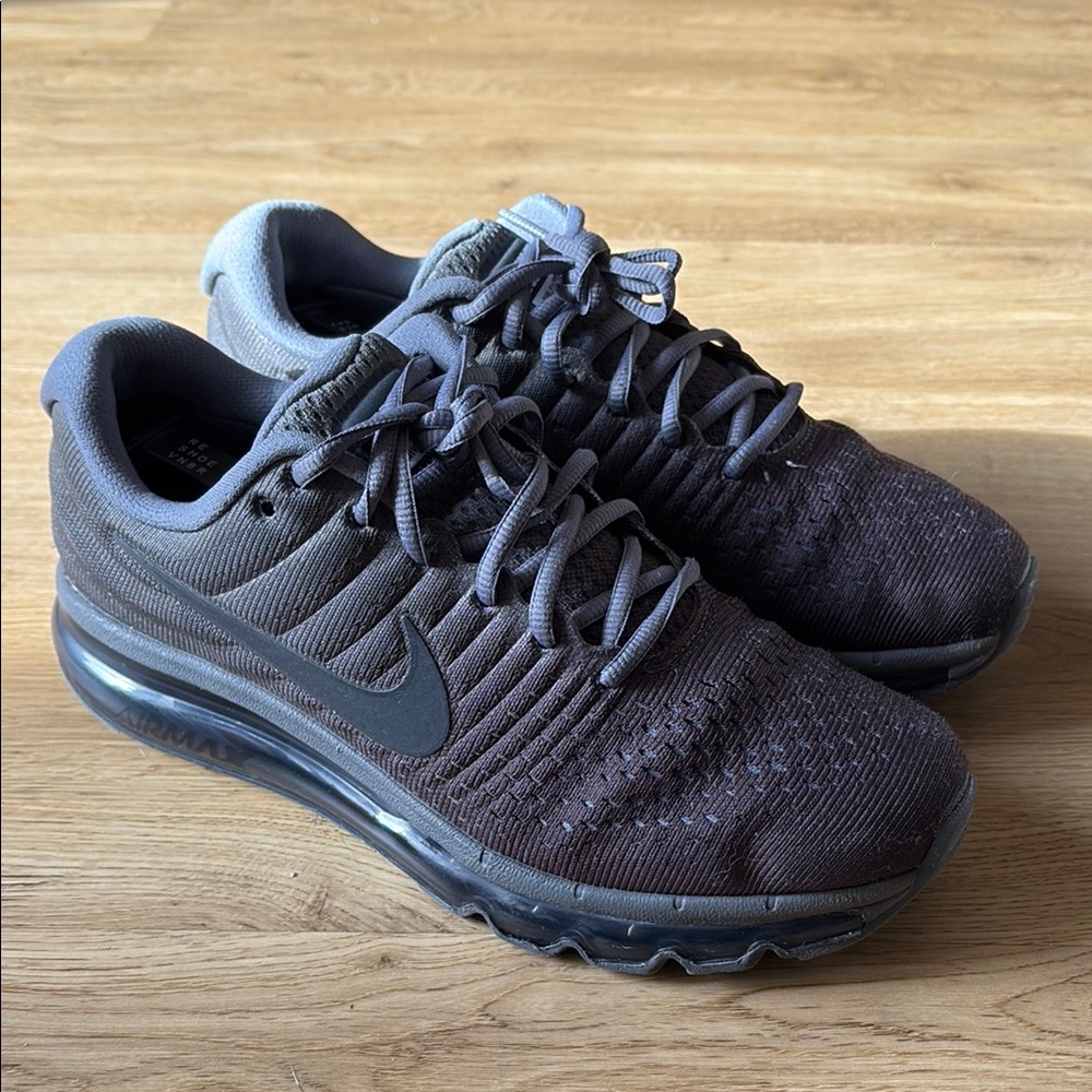 Nike Air Max 2017 Women’s 8 or Men’s 7